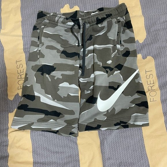 Nike Grey Camouflage Pattern Shorts ( Size M ) Men’s - Picture 1 of 4